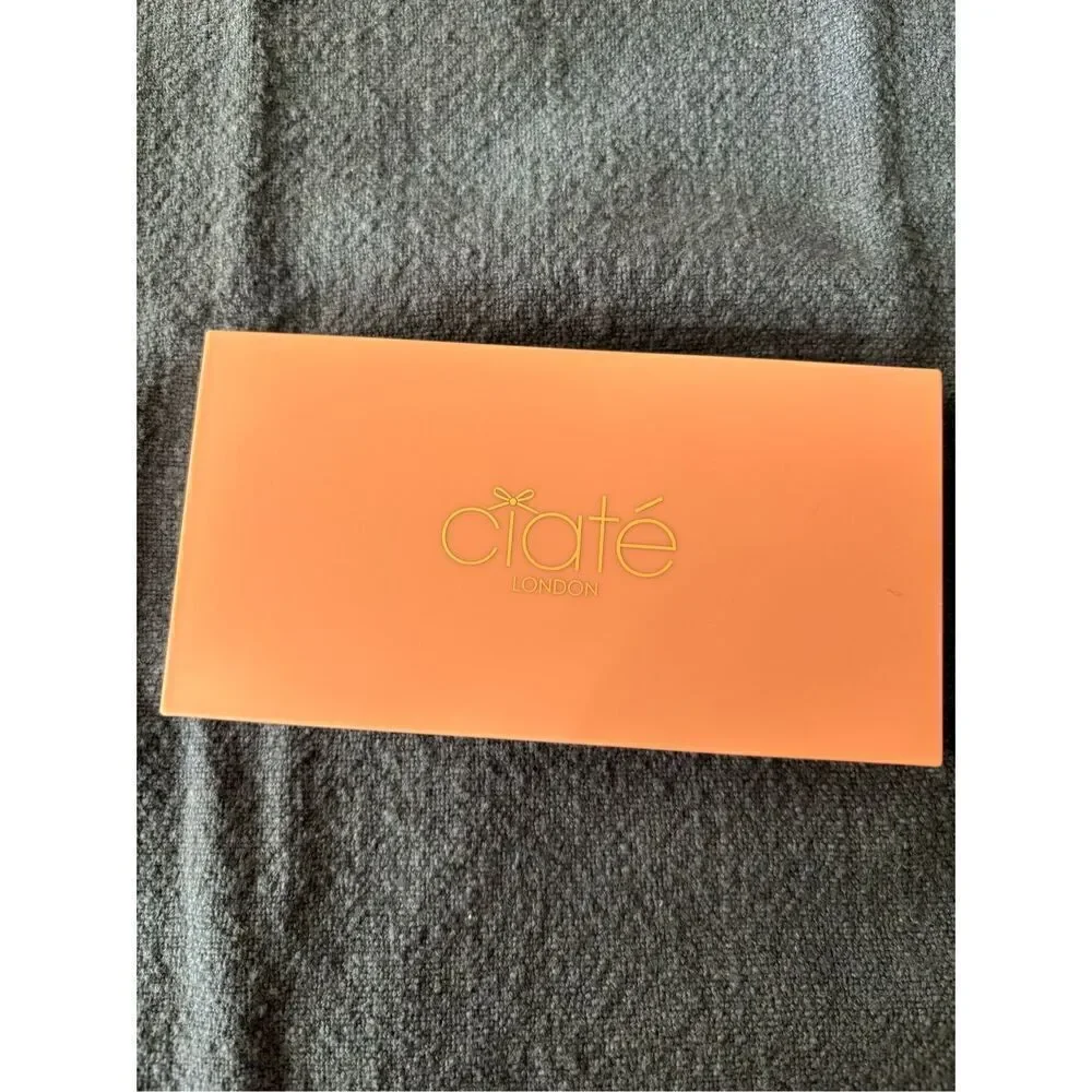 Brand New In Box Ciate London Women's The Velvet Palette Eyeshadow 12 Pcs